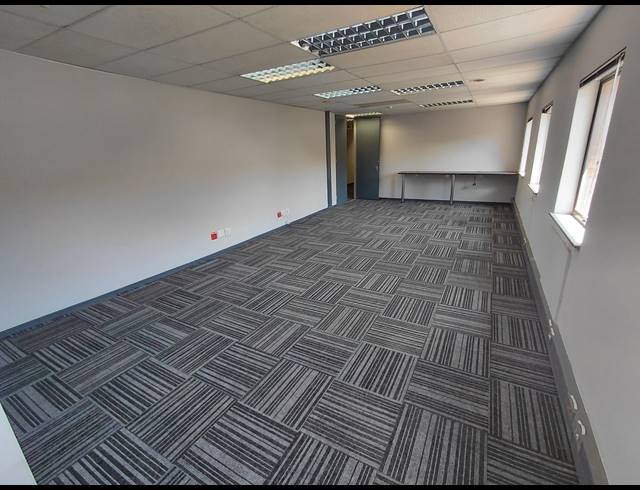 2,037M² OFFICE TO LET IN VORNA VALLEY